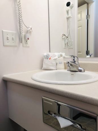 Imagen de la habitación del Hotel Super 8 By Wyndham Lake Country/winfield Area. Foto 17