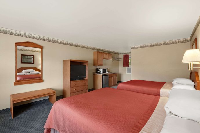 Imagen de la habitación del Hotel Super 8 By Wyndham Lake George/downtown. Foto 3