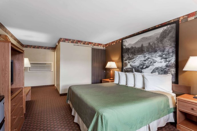 Imagen de la habitación del Hotel Super 8 By Wyndham Lake George/downtown. Foto 6