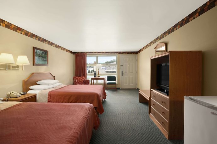 Imagen de la habitación del Hotel Super 8 By Wyndham Lake George/downtown. Foto 13