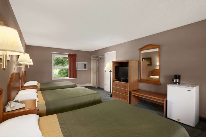 Imagen de la habitación del Hotel Super 8 By Wyndham Lake George/downtown. Foto 16