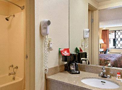 Imagen de la habitación del Hotel Super 8 By Wyndham Lantana West Palm Beach. Foto 13