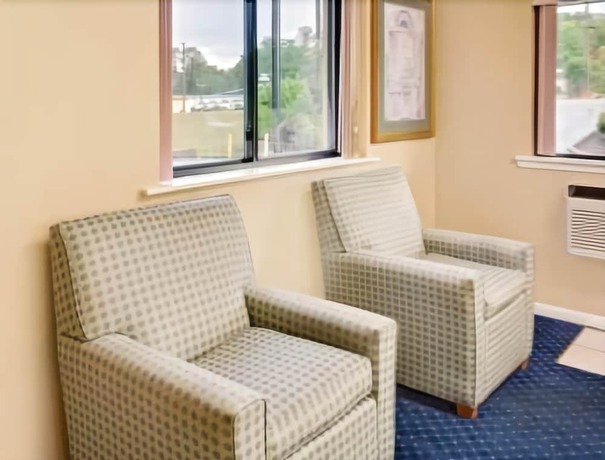 Imagen de los interiores del Hotel Super 8 By Wyndham Laurel. Foto 14