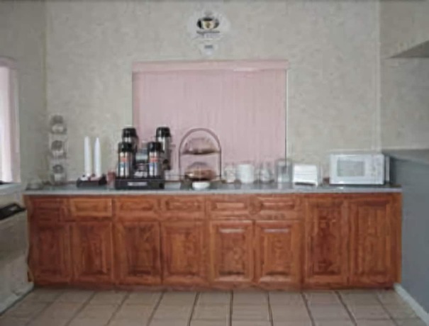 Imagen del bar/restaurante del Hotel Super 8 By Wyndham Laurel. Foto 5