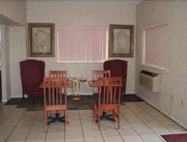 Imagen de los interiores del Hotel Super 8 By Wyndham Laurel. Foto 18