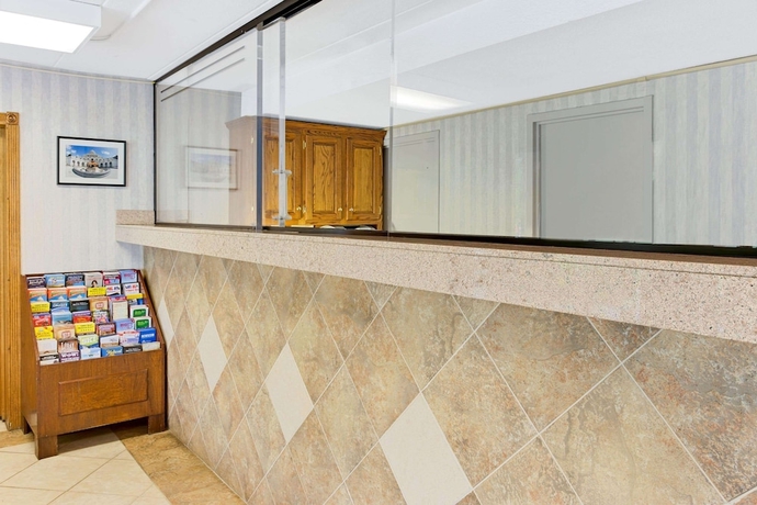 Imagen de los interiores del Hotel Super 8 By Wyndham Laurel, Laurel. Foto 15