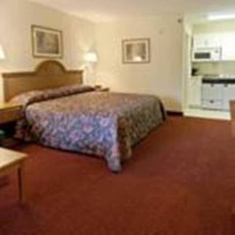 Imagen de la habitación del Hotel Super 8 By Wyndham Lavonia. Foto 11