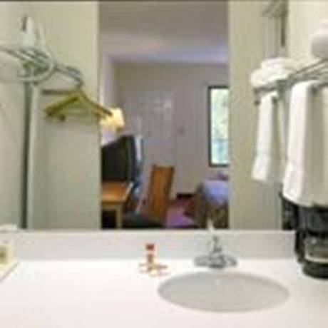 Imagen de la habitación del Hotel Super 8 By Wyndham Lavonia. Foto 15