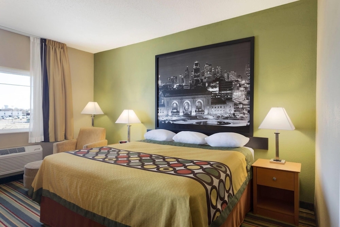 Imagen de la habitación del Hotel Super 8 By Wyndham Lees Summit. Foto 4