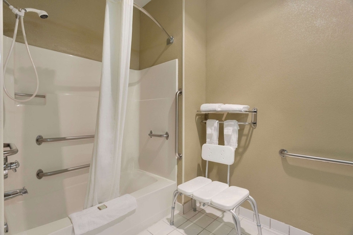 Imagen de la habitación del Hotel Super 8 By Wyndham Lees Summit. Foto 10