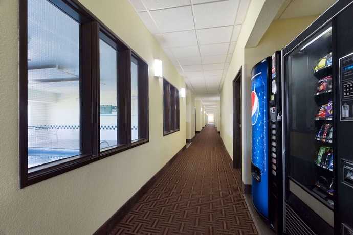 Imagen de los interiores del Hotel Super 8 By Wyndham Lees Summit. Foto 13