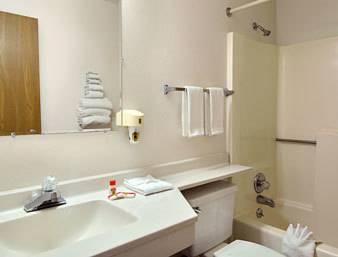 Imagen de la habitación del Hotel Super 8 By Wyndham Lenexa Overland Park/mall Area. Foto 7