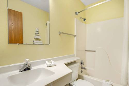 Imagen de la habitación del Hotel Super 8 By Wyndham Lenexa Overland Park/mall Area. Foto 8