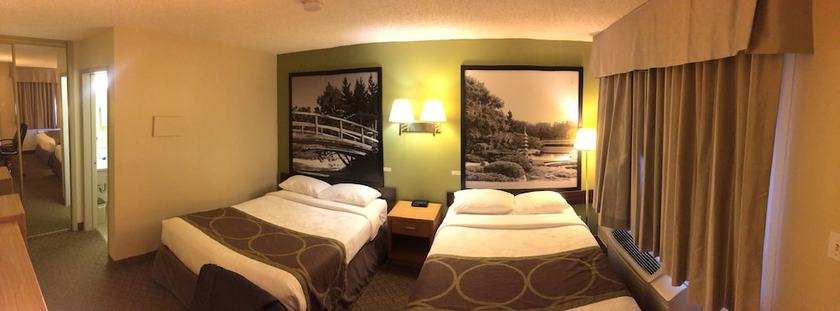 Imagen de la habitación del Hotel Super 8 By Wyndham Lethbridge. Foto 1
