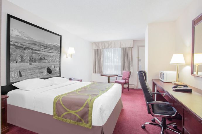 Imagen de la habitación del Hotel Super 8 By Wyndham Lethbridge. Foto 3