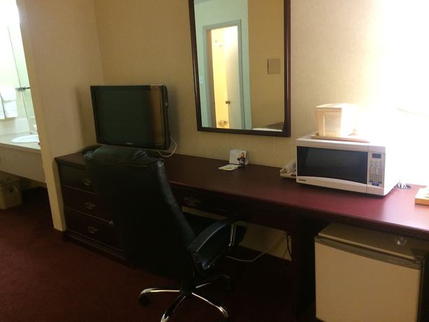 Imagen de la habitación del Hotel Super 8 By Wyndham Lethbridge. Foto 6