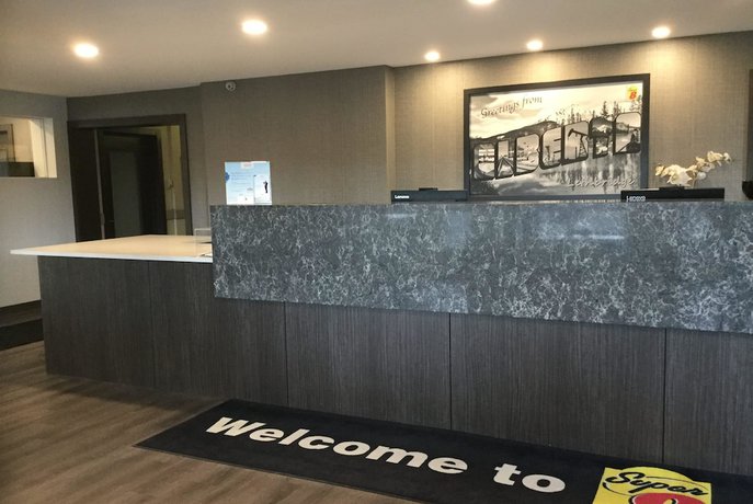 Imagen de los interiores del Hotel Super 8 By Wyndham Lethbridge. Foto 17
