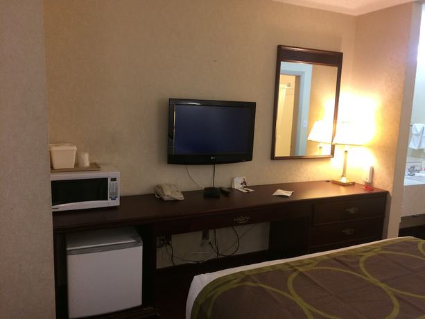 Imagen de la habitación del Hotel Super 8 By Wyndham Lethbridge. Foto 12