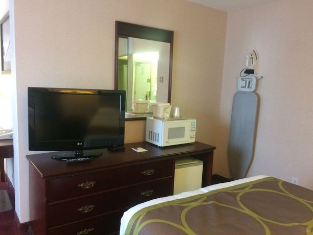 Imagen de la habitación del Hotel Super 8 By Wyndham Lethbridge. Foto 16