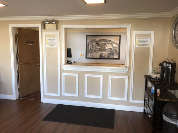 Imagen de los interiores del Hotel Super 8 By Wyndham Lewiston. Foto 17