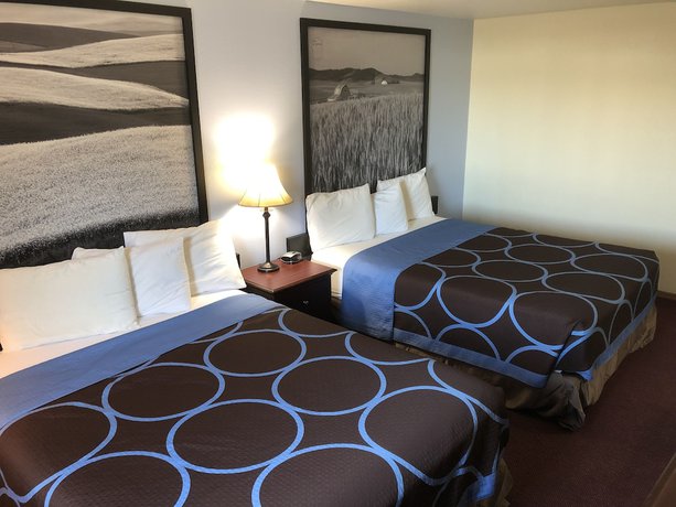 Imagen de la habitación del Hotel Super 8 By Wyndham Lewiston. Foto 9