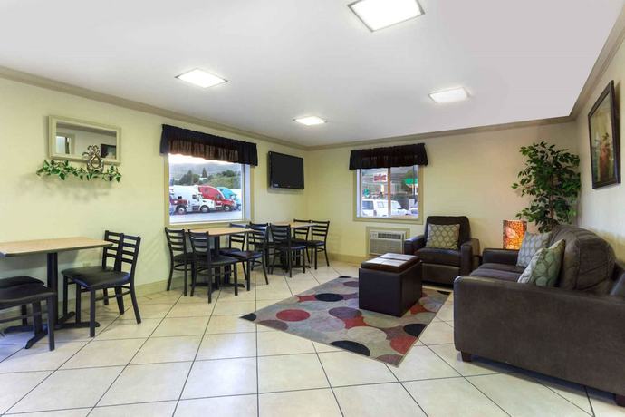 Imagen del bar/restaurante del Hotel Super 8 By Wyndham Lewiston. Foto 3