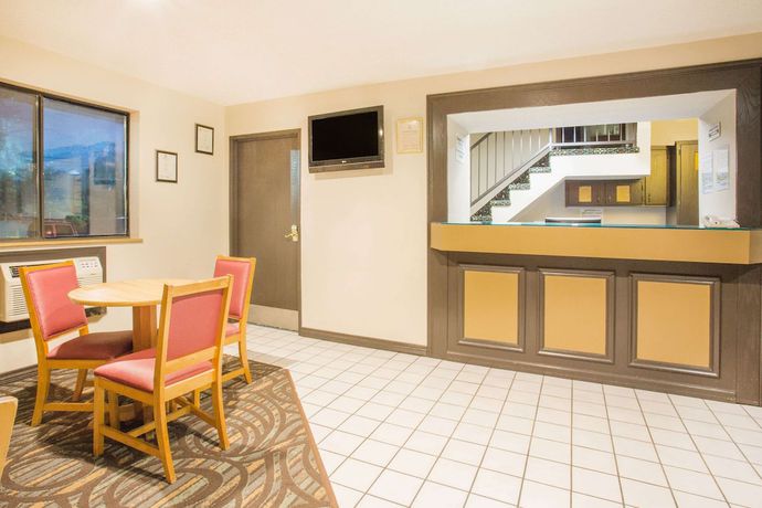 Imagen de los interiores del Hotel Super 8 By Wyndham Lexington Va. Foto 16