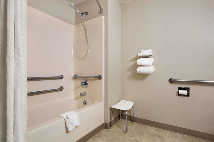 Imagen de la habitación del Hotel Super 8 By Wyndham Lincoln North. Foto 6