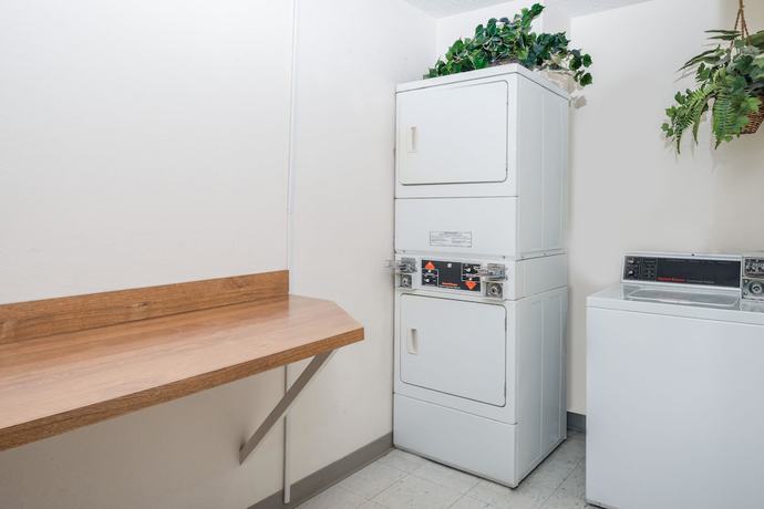 Imagen de los interiores del Hotel Super 8 By Wyndham Lincoln West. Foto 17