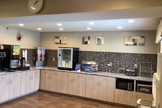 Imagen del bar/restaurante del Hotel Super 8 By Wyndham Lincoln West. Foto 5