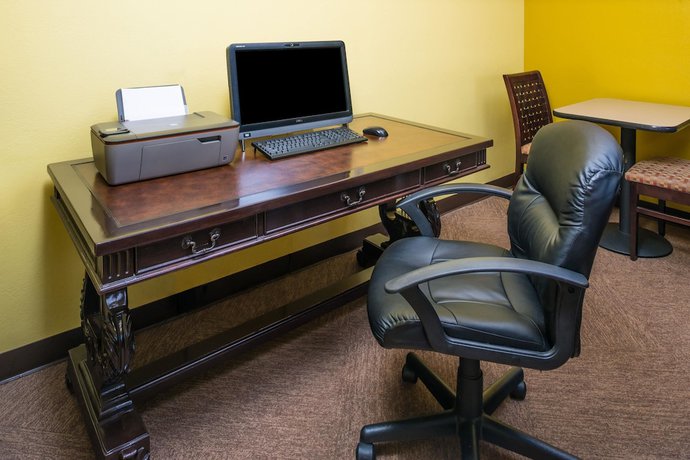 Imagen de los interiores del Hotel Super 8 By Wyndham Lincoln West. Foto 18