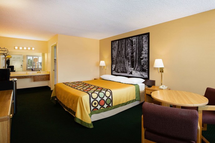 Imagen de la habitación del Hotel Super 8 By Wyndham Lindsay Olive Tree. Foto 10