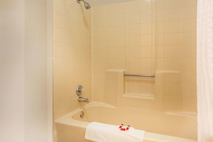 Imagen de la habitación del Hotel Super 8 By Wyndham Lindsay Olive Tree. Foto 13