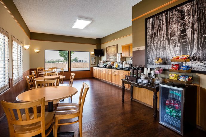 Imagen del bar/restaurante del Hotel Super 8 By Wyndham Lindsay Olive Tree. Foto 6