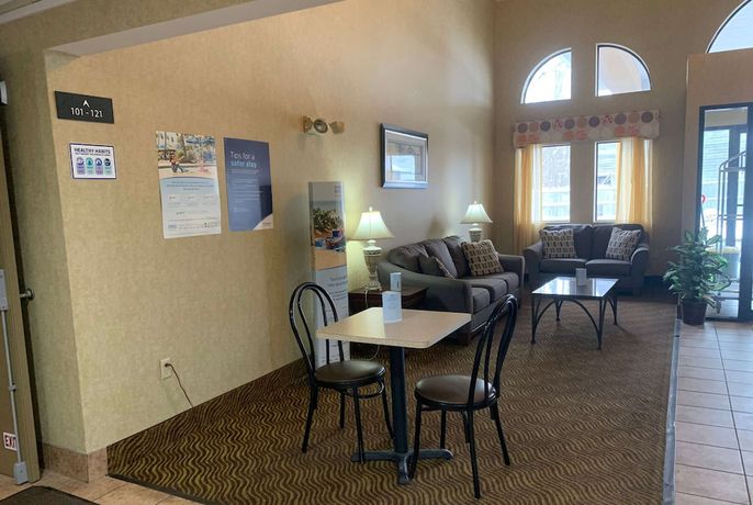 Imagen de los interiores del Hotel Super 8 By Wyndham Liverpool/clay/syracuse Area. Foto 19