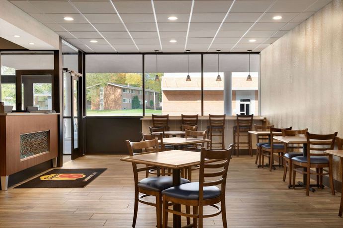 Imagen de los interiores del Hotel Super 8 By Wyndham Liverpool/syracuse North Airport. Foto 16