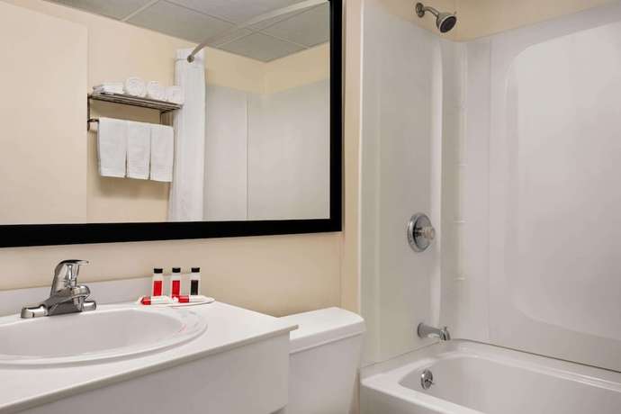 Imagen de la habitación del Hotel Super 8 By Wyndham Liverpool/syracuse North Airport. Foto 15