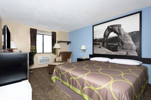 Imagen de la habitación del Hotel Super 8 By Wyndham Logan. Foto 7