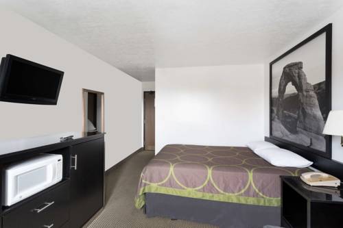 Imagen de la habitación del Hotel Super 8 By Wyndham Logan. Foto 8
