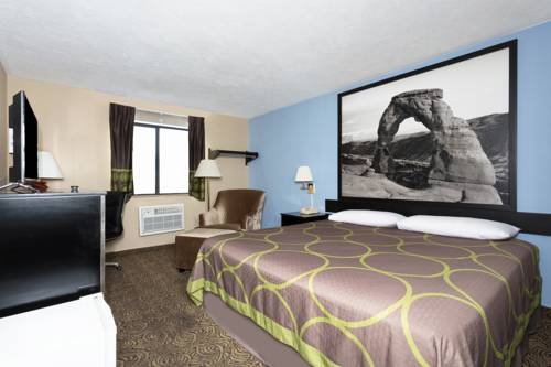 Imagen de la habitación del Hotel Super 8 By Wyndham Logan. Foto 10