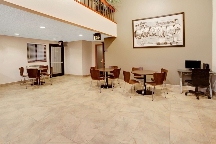 Imagen de los interiores del Hotel Super 8 By Wyndham Longmont/del Camino. Foto 13