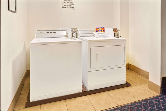 Imagen de los interiores del Hotel Super 8 By Wyndham Longmont/del Camino. Foto 14
