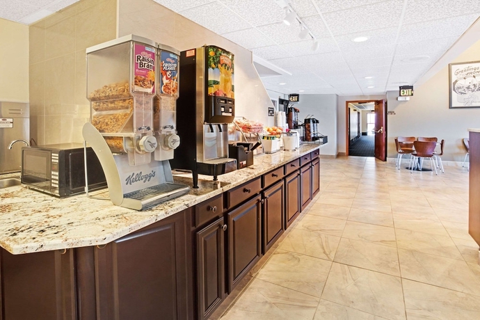 Imagen del bar/restaurante del Hotel Super 8 By Wyndham Longmont/del Camino. Foto 2