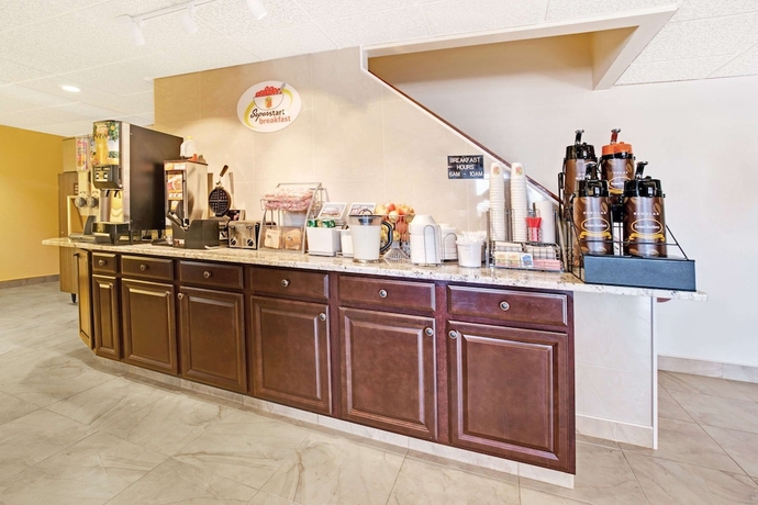 Imagen del bar/restaurante del Hotel Super 8 By Wyndham Longmont/del Camino. Foto 3