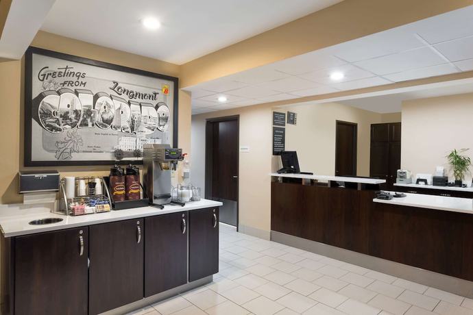 Imagen de los interiores del Hotel Super 8 By Wyndham Longmont/twin Peaks. Foto 12