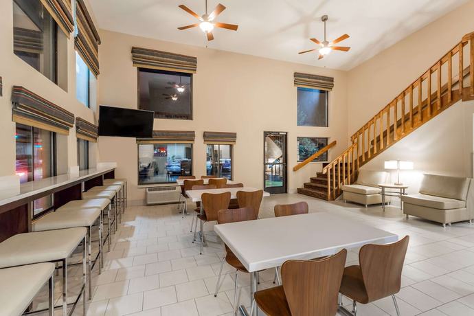 Imagen de los interiores del Hotel Super 8 By Wyndham Longmont/twin Peaks. Foto 14