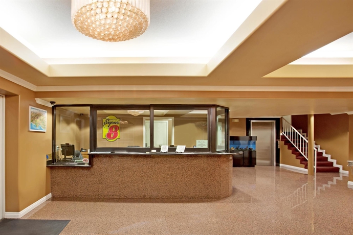 Imagen de los interiores del Hotel Super 8 By Wyndham Los Angeles Downtown. Foto 12