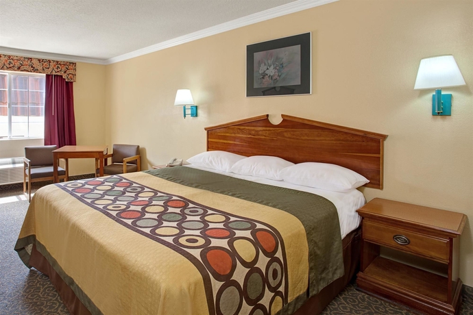 Imagen de la habitación del Hotel Super 8 By Wyndham Los Angeles Downtown. Foto 5