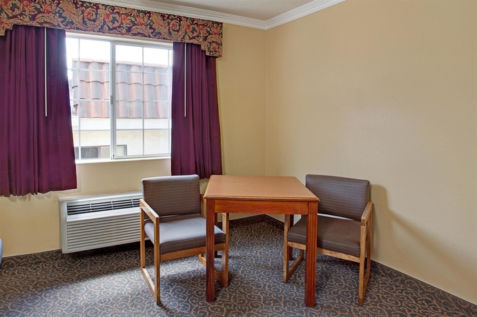 Imagen de la habitación del Hotel Super 8 By Wyndham Los Angeles Downtown. Foto 6