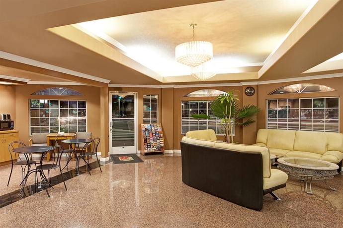 Imagen de los interiores del Hotel Super 8 By Wyndham Los Angeles Downtown. Foto 13